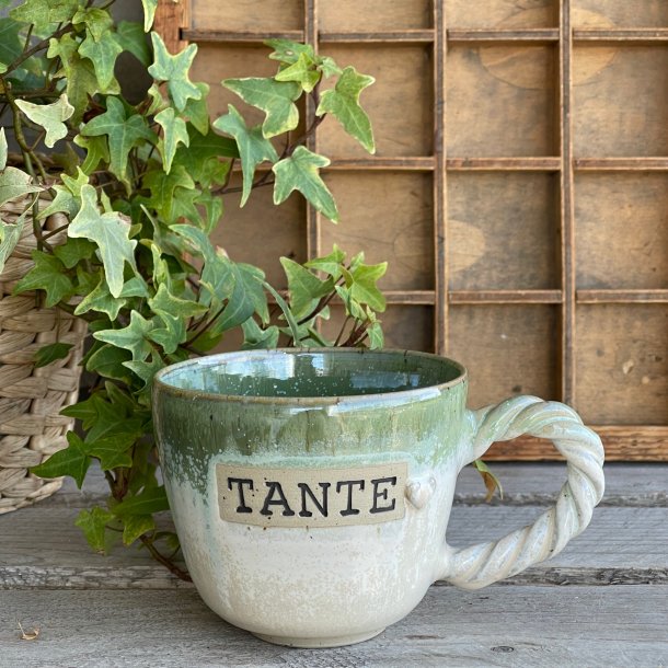 Tante kop i smukke nuancer af creme og gr�n. 