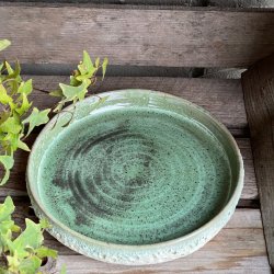 Stent�jsfad i smuk gr�n glasur, kombineret med den flotte krater glasur