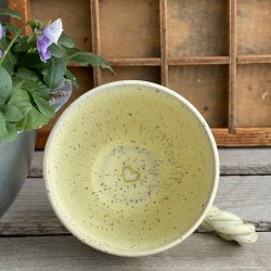 Mor kop i lysegul glasur