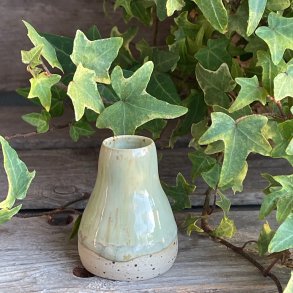 Lille vase i gr�nne nuancer