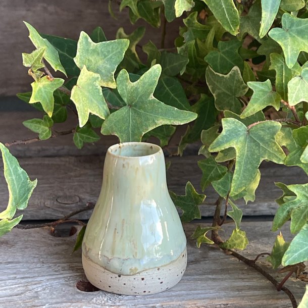 Lille vase i gr�nne nuancer