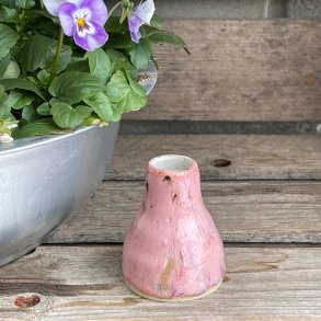 Mindre vase i lyser�de nuancer