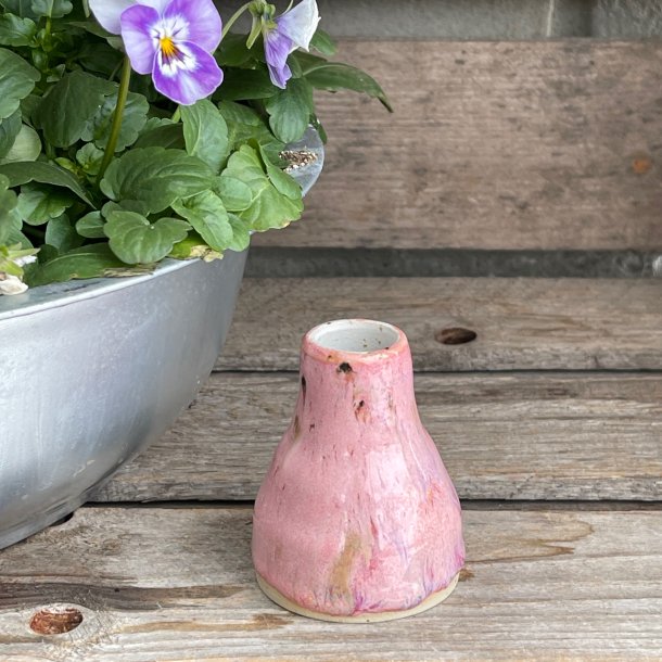 Mindre vase i lyser�de nuancer