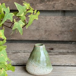 Lille vase i gr�nne krystaller