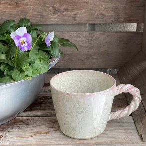 Kop med snoet hank i smukke krystaller