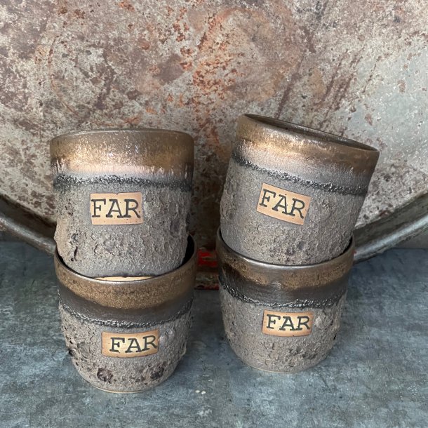 FAR kop i r� glasur