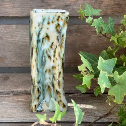 Smal vase i smuk glasur