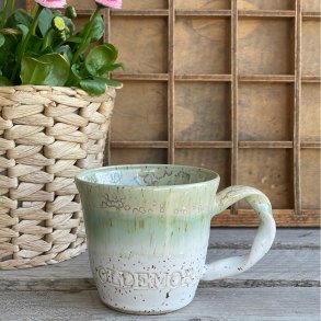 Oldemor kop, hvid med smukke gr�nne krystaller