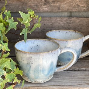 Kop med hank i smukke bl� og hvide nuancer