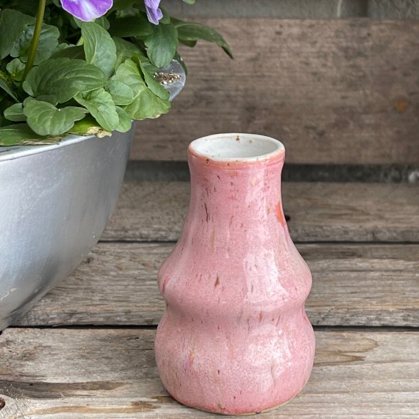 Mindre vase i lyser�de nuancer