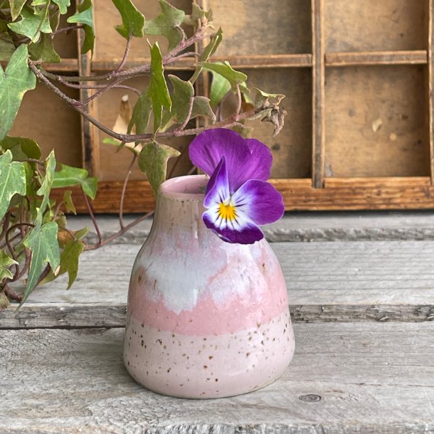 Vase i lyser�de nuancer