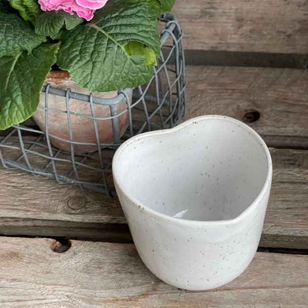 K�rlighedskop i smuk blank hvid glasur.