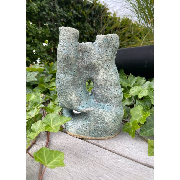Skulptur vase i flot gr�n kraterglasur