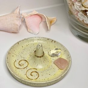 Smykkesk�l med ringholder i smuk gul glasur