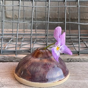 Lille vase i lilla nuancer