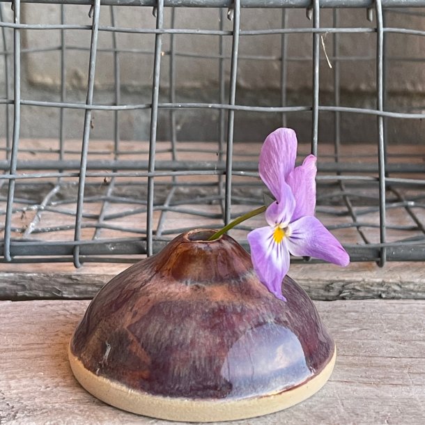 Lille vase i lilla nuancer